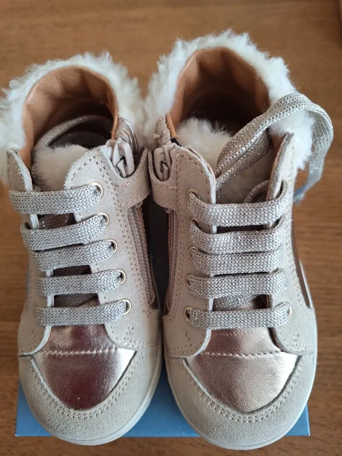 Nieuwe schoenen goudkleurig - photo numéro 3