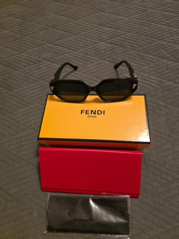Lunettes de soleil Fendi