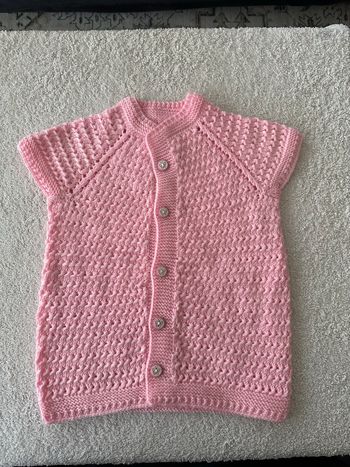 Gilet rose bébé tricoté main