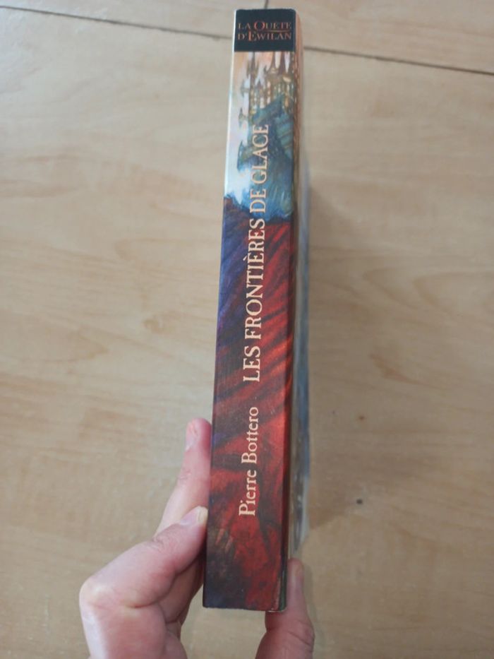 Livre la quête d'Ewilan les frontières de glace de Pierre bottero - photo numéro 3