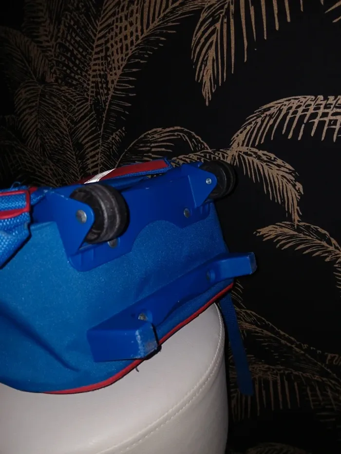 💙 Cartable à roulette Spidey. - photo numéro 4