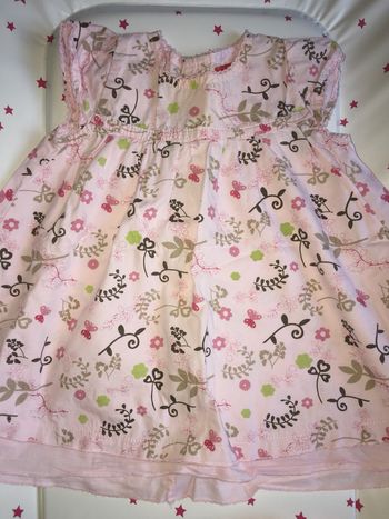 Robe rose à motifs
