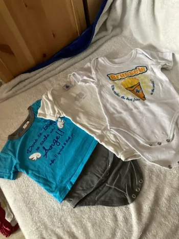 Lot de trois body, 12 mois