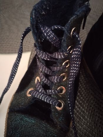 Très jolies chaussures avec lacets pailleté "Kiabi" très peu portées