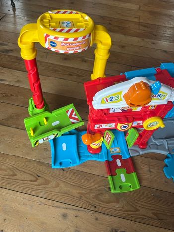 Caserne de pompiers tut tut bolide Vtech