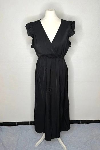 Longue robe noire légèrement satinée S/M