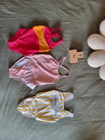 Lot maillot de bain 1 pièce fille 3 ans
