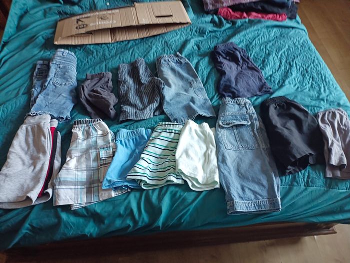 Lot de 13 shorts de 3 à 5 ans