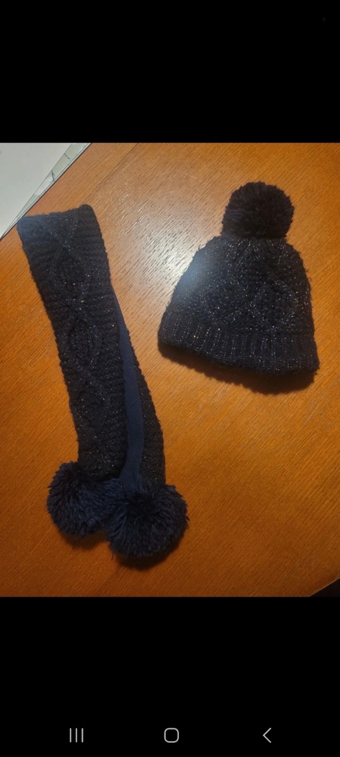 Bonnet et echarpe bleu pailleté 2 ans