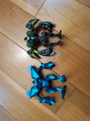 2 figurines robot McDonald's 2011