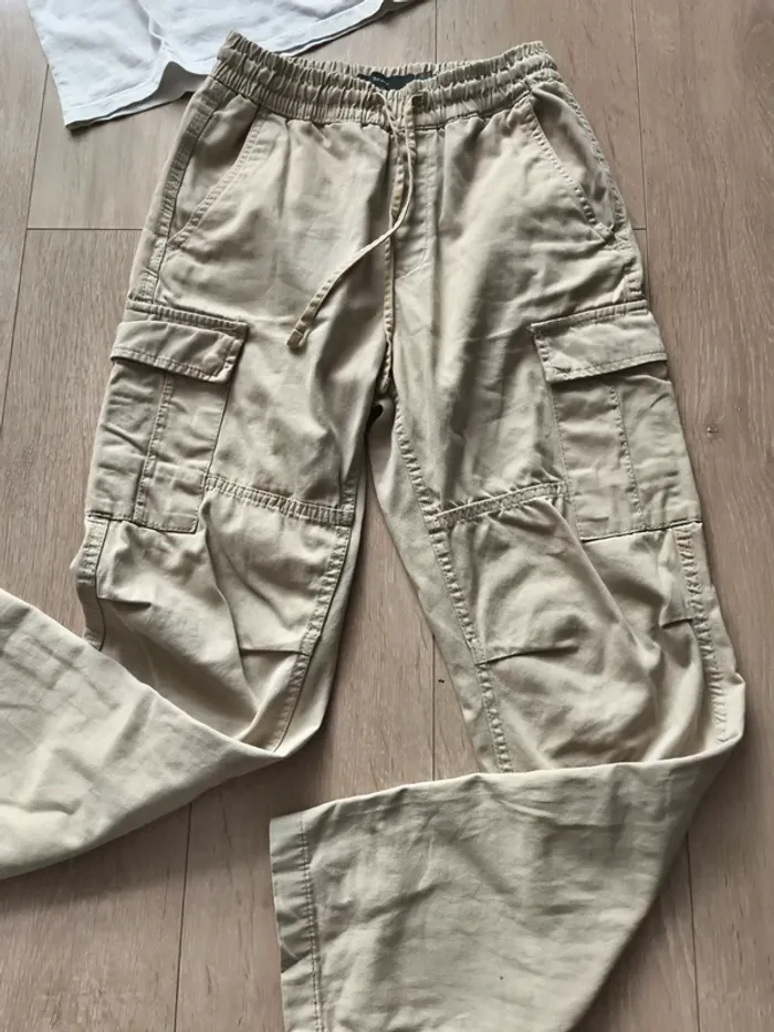 Pantalon cargo beige Bershka XS - photo numéro 2