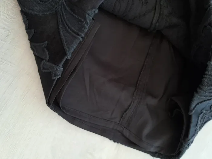 Robe Mango noire - broderie - taille S - élégante - doublure - épaulettes - photo numéro 6