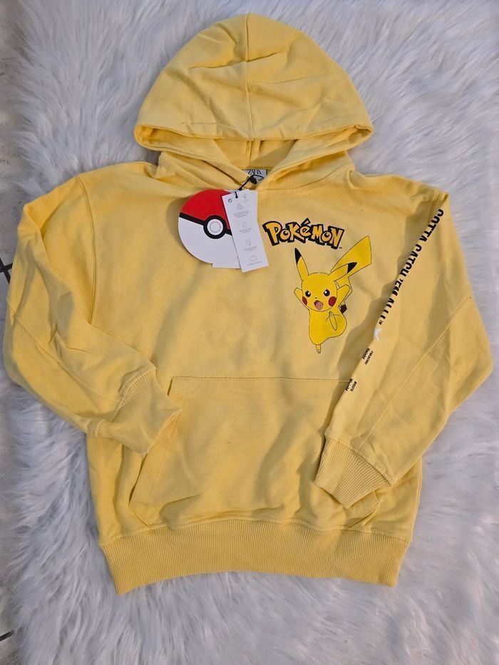 NEUF (non porté) 🏷😍🤩👌👌superbe sweat PIKACHU  mixte 9 ans 👌🤩😍