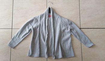 Gilet gris T.4 ans