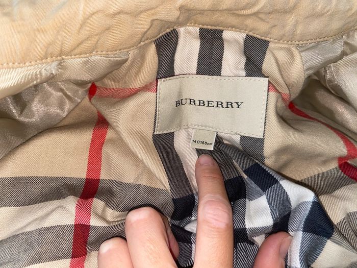 Trench burberry  14 ans (peut aussi convenir à un 34, petit 36) Valeur 900 euros - photo numéro 7