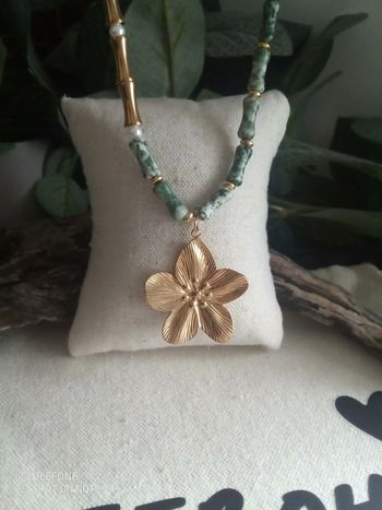 Collier bohème pierres agate arbre et fleur en acier doré