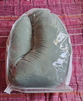 Coussin d'allaitement tout neuf 
