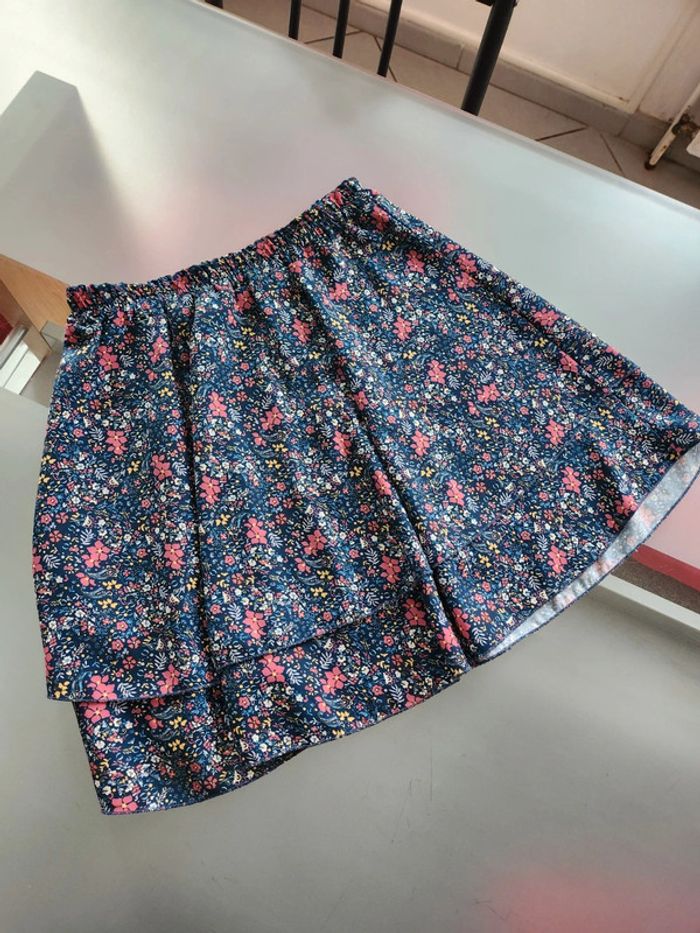 Très ravissante Jupe Fleurie de marque Actuelle et de taille 38