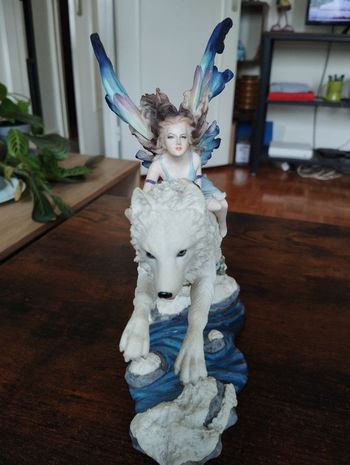 Figurine fée loup blanc