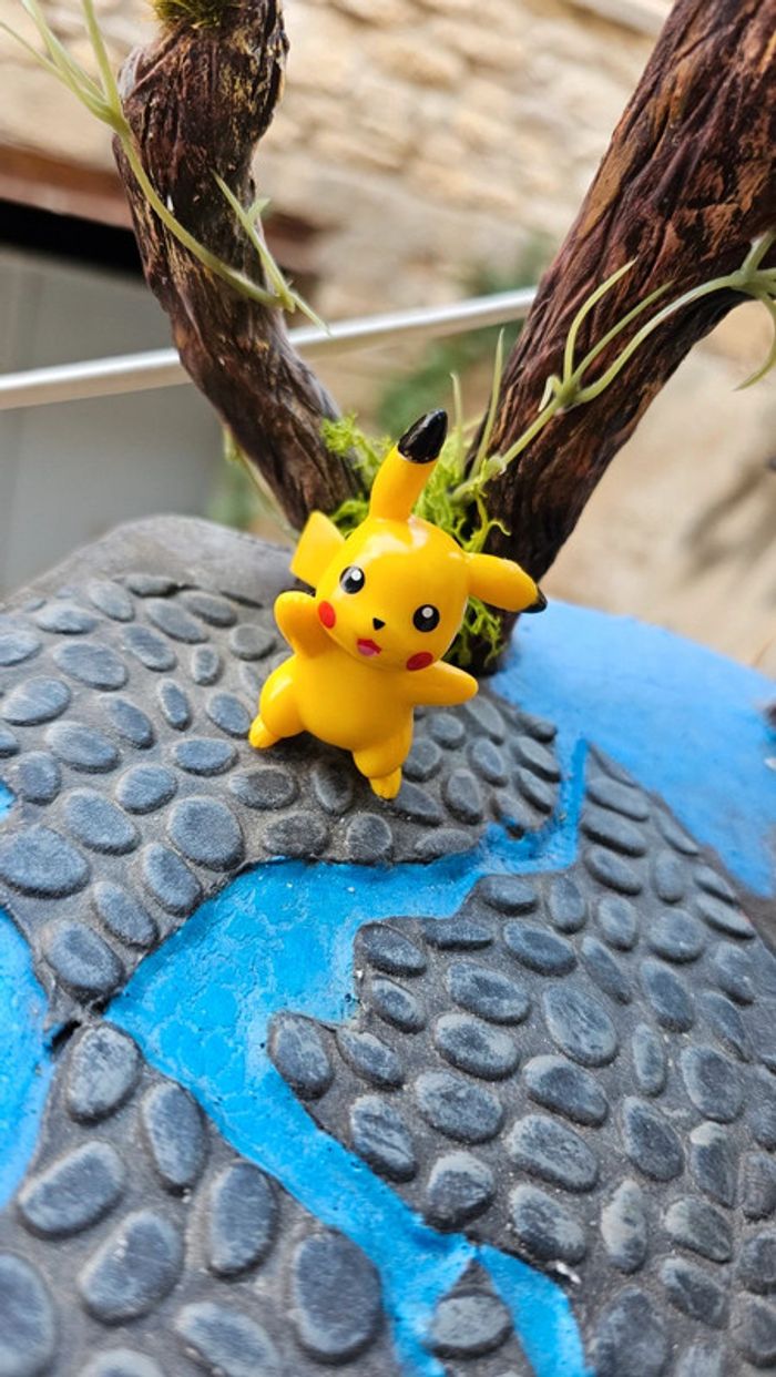 Super figurine Pokemon pikachu