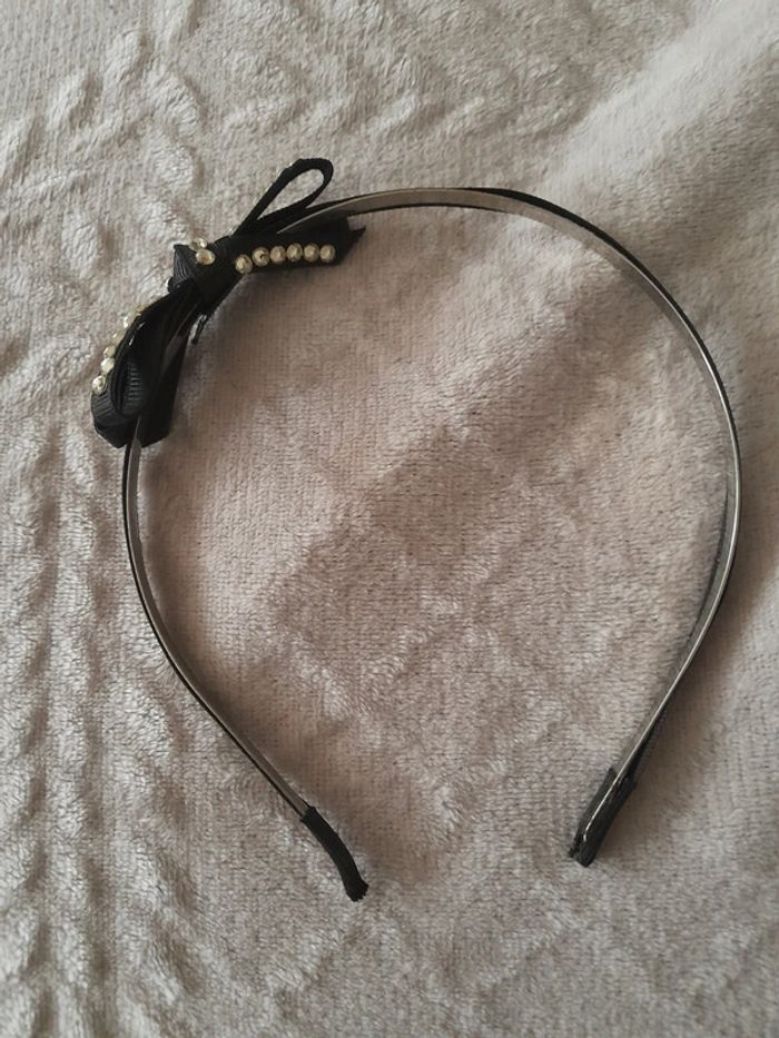 Serre tête nœud strass