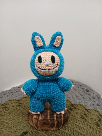 Peluche lapin monstre