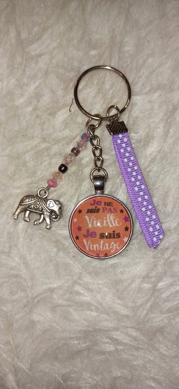 Porte clé humour " Vieille "