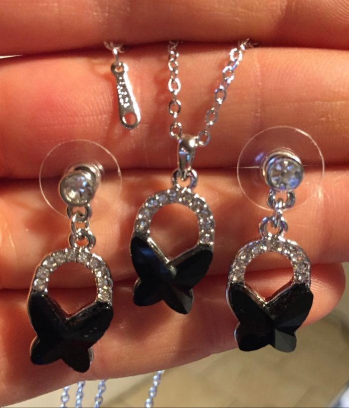 Ensembles Parure Papillon Posé Ornés D’un Cristal Noire et Cristaux Transparent Plaque Or Blanc Rhodium poinçon - photo numéro 2