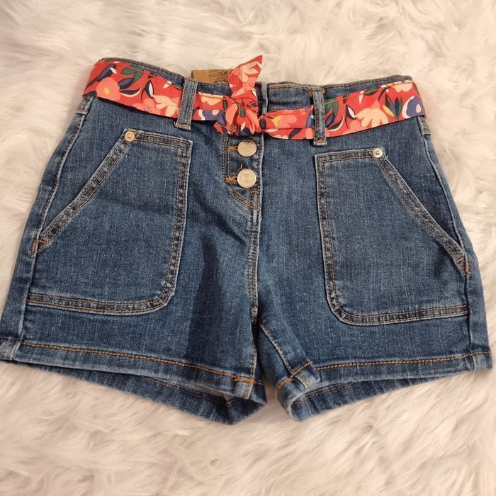 NEUFS (non portés) 🤩😍🏷🏷ensemble teeshirt et short en jeans 8 ans fille🌺⚘️(prix ferme) - photo numéro 3