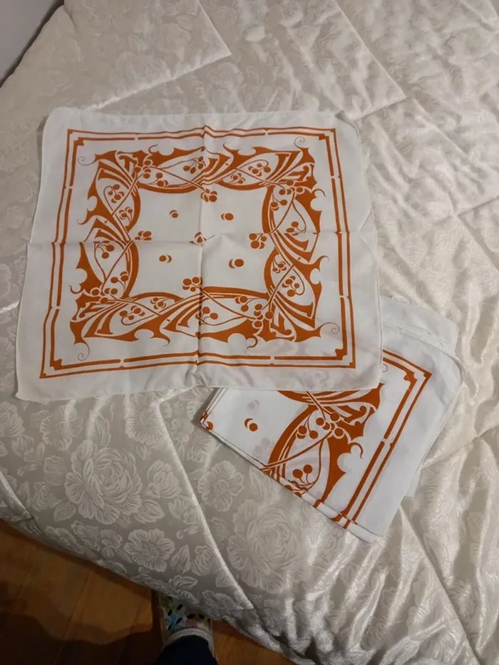 5€, 7 serviettes de table