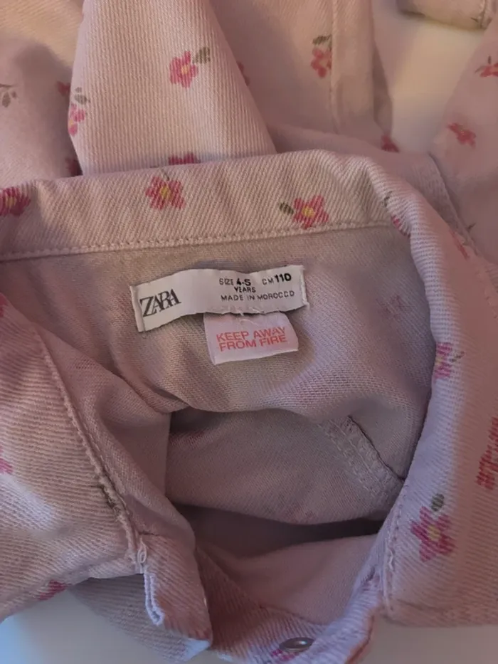 Chemise en jeans rose fleurs ZARA 4-5Y/110cm - photo numéro 3