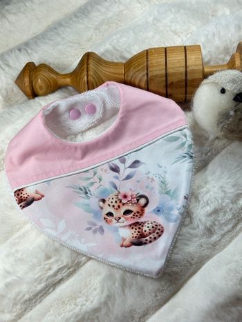 Bavoir naissance fille savane