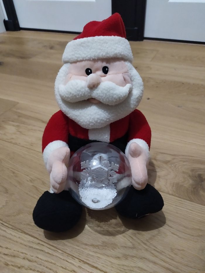 Père Noël en peluche