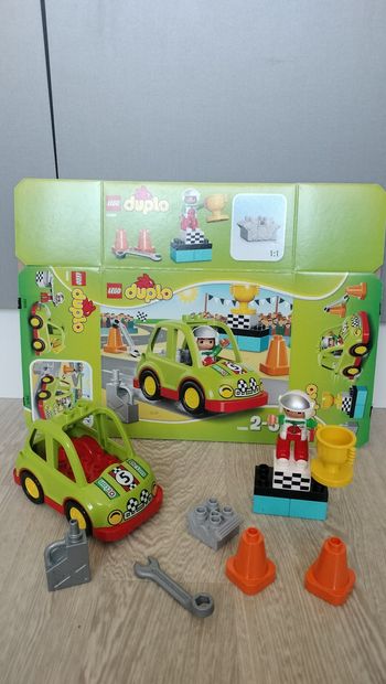 Lego Duplo la voiture de rallye 10589