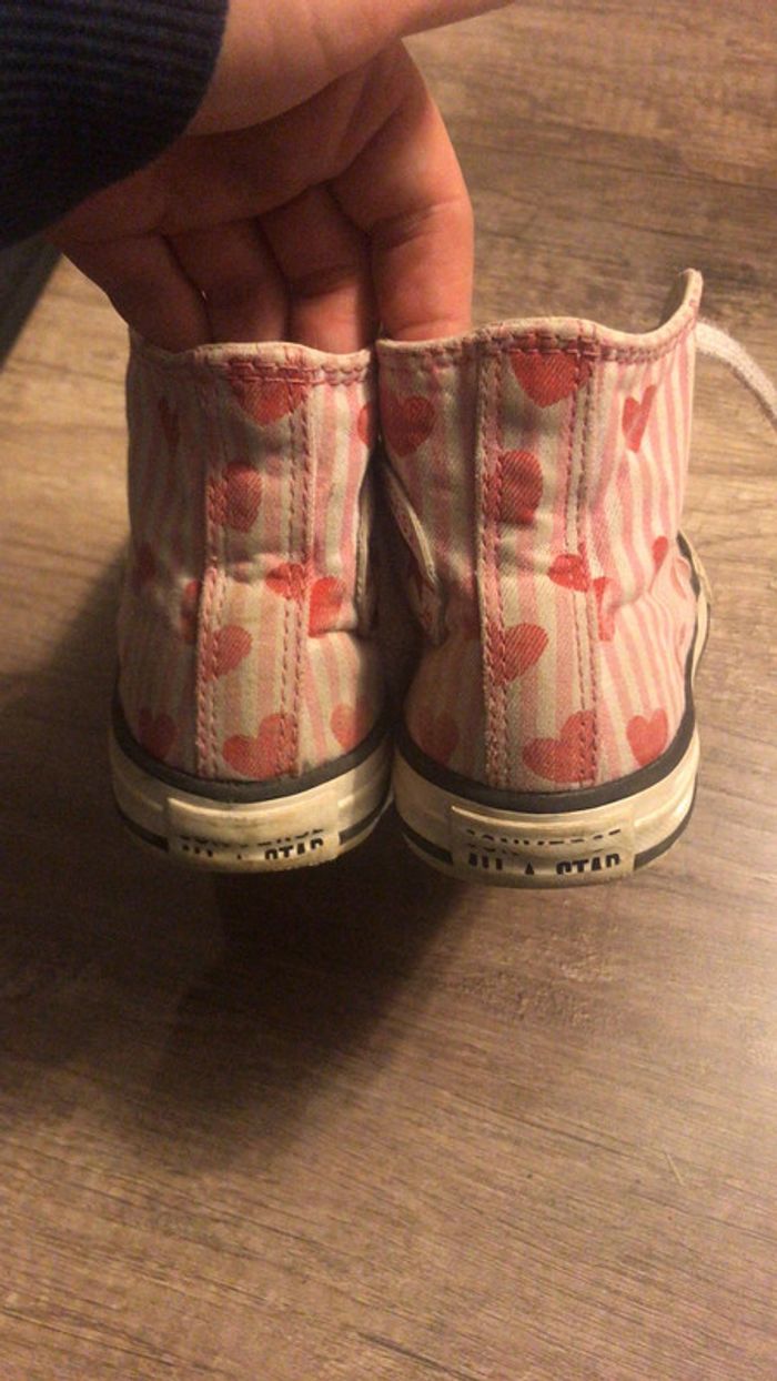 Converse rose avec petit coeur - photo numéro 3