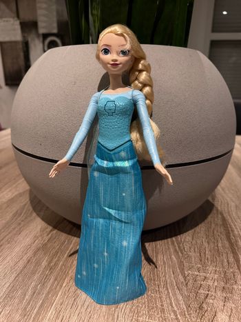 Poupée reine des neige Elsa chantante