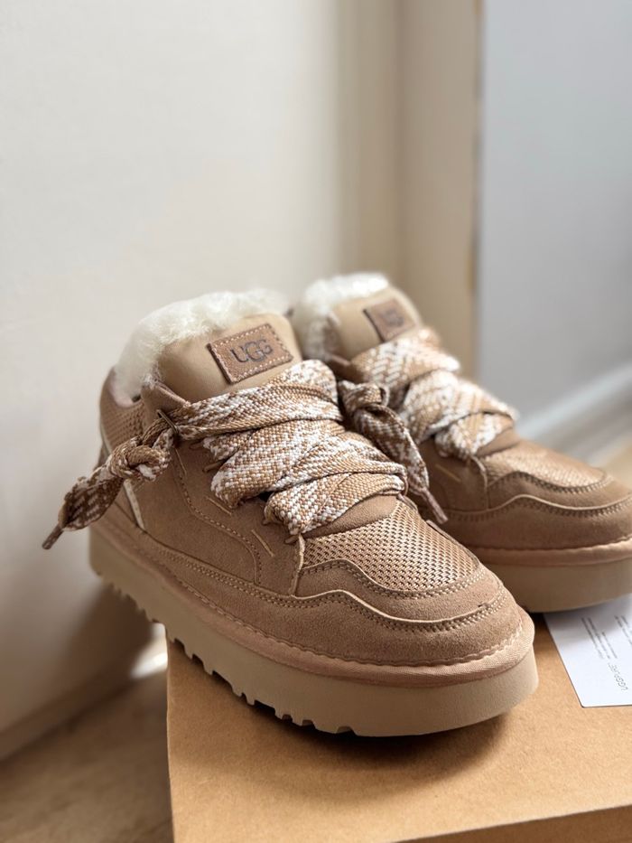 Ugg Lowmel beige - Taille 37 - photo numéro 2