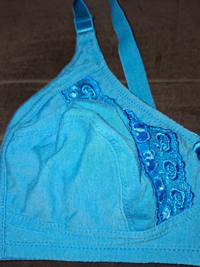 Soutien-gorge Turquoise & Dentelle - Très bon état - 110E - photo numéro 3