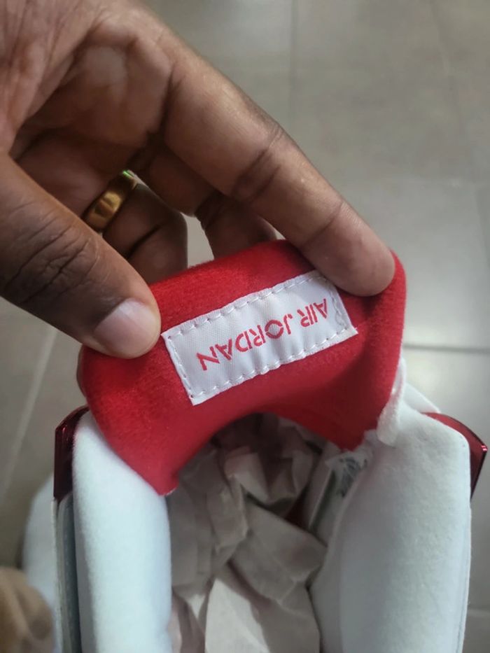 magnifique paire de Air Jordan 4 Retro Mettalic Red en taille 39 - photo numéro 9