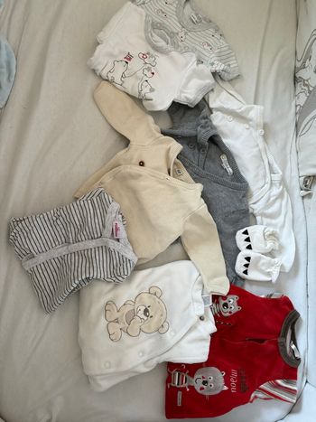 Lot vêtements  naissance 