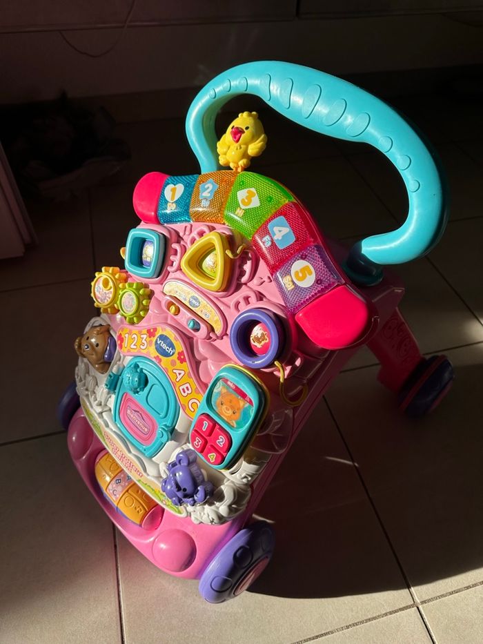 Trotteur VTech en parfait état, utilisé 1 ou 2 fois. Complet avec téléphone. - photo numéro 3