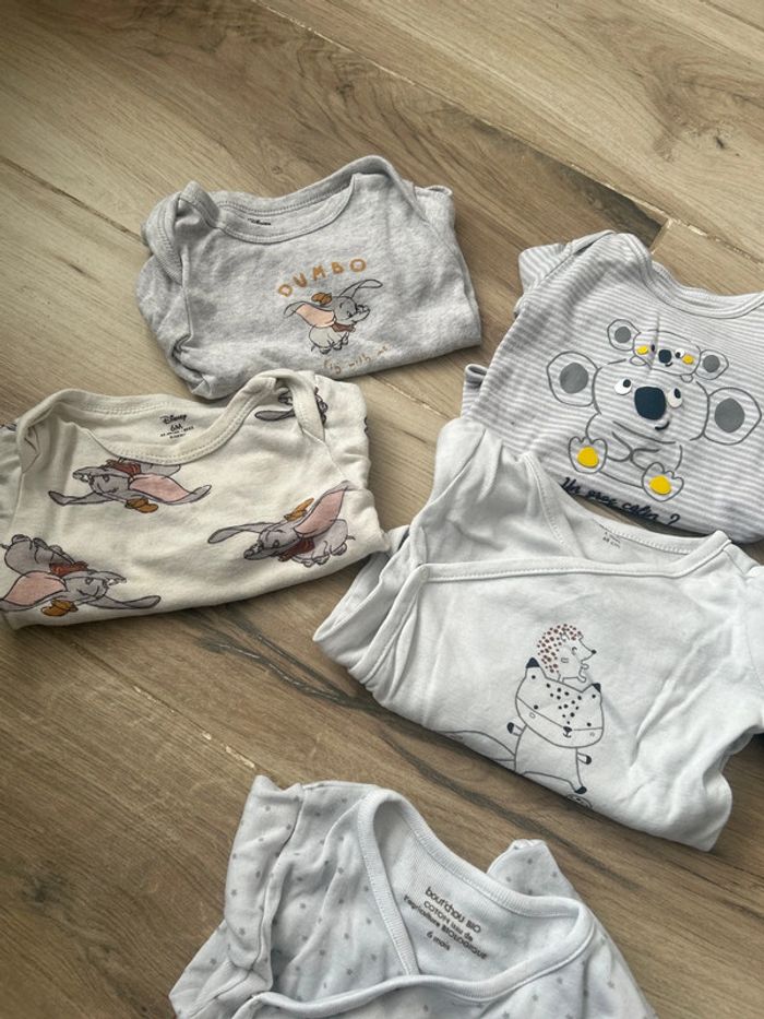 Lot de 7 bodies - Taille 6 mois - photo numéro 2