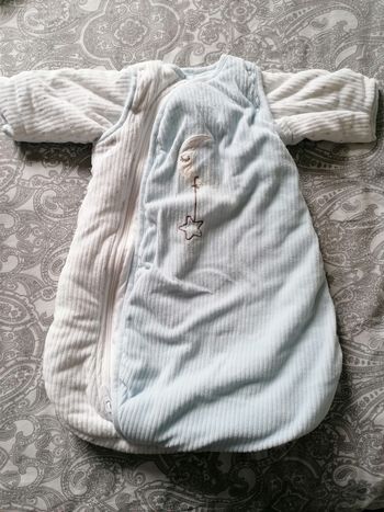 Gigoteuse blanche et bleu clair