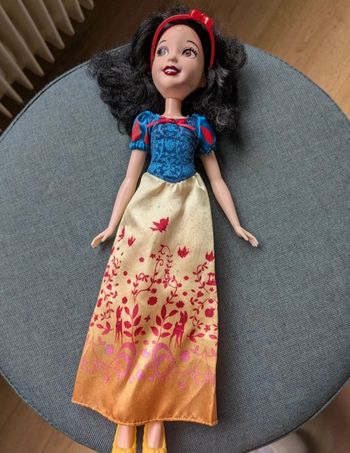 Poupée - blanche neige