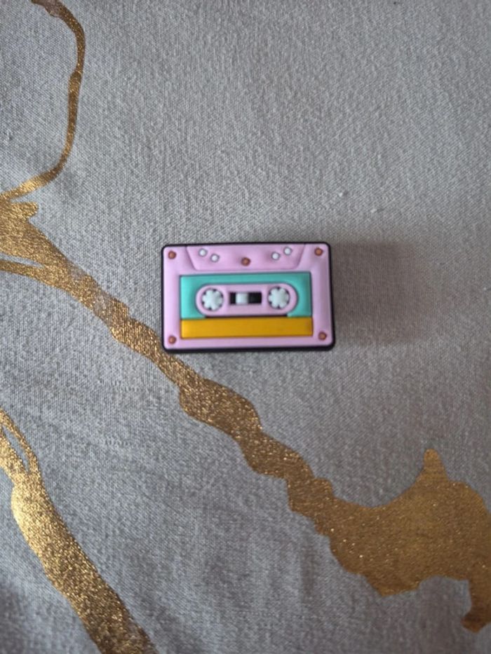 Pins vintage cassette