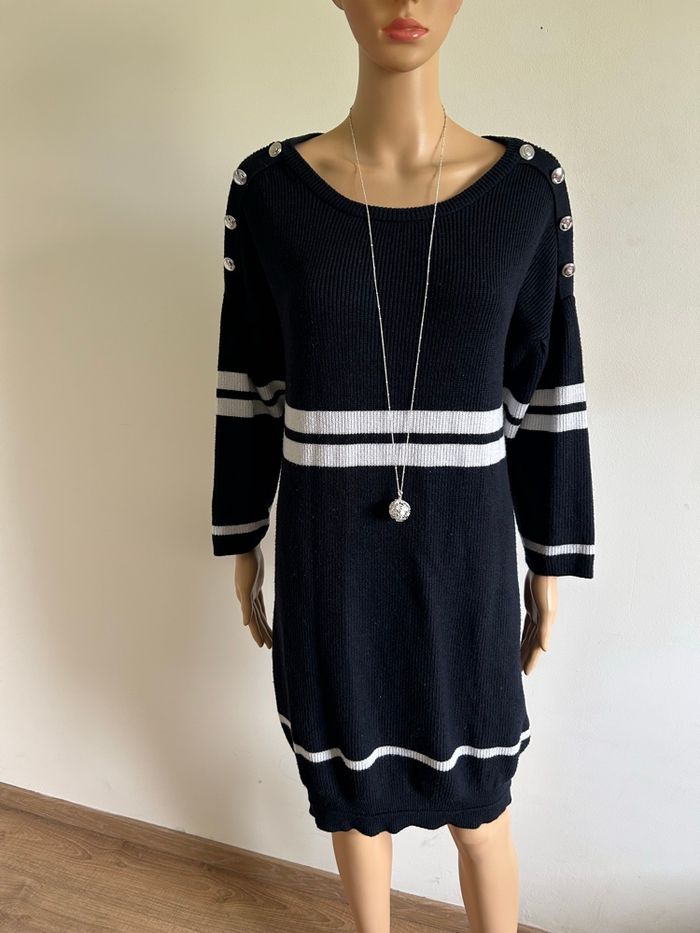Robe pull bleue marine et blanche Morgan taille S bon état
