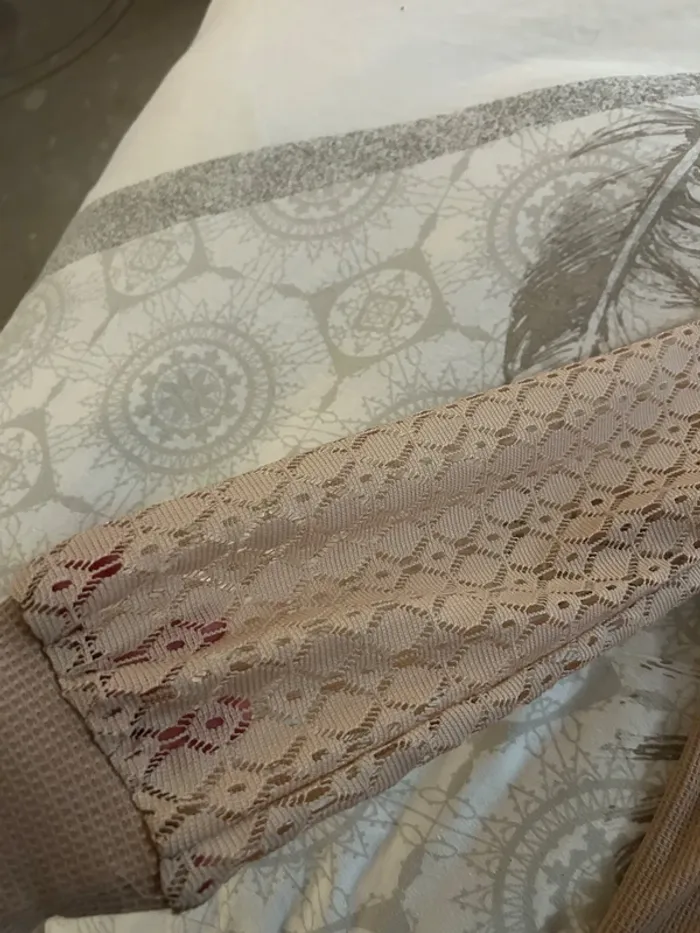 Pull fin manches en dentelle couleur beige - photo numéro 4