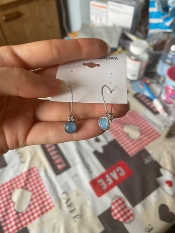 Boucles d’oreilles.