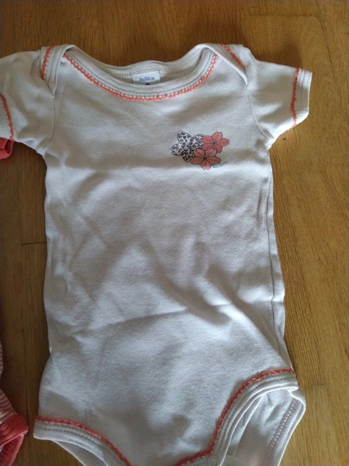 Lot bodies petit bateau 3 mois - photo numéro 3