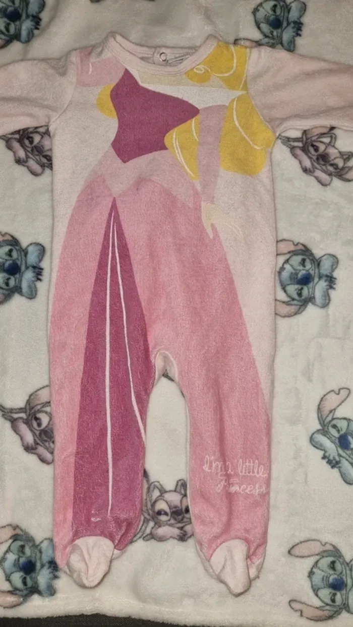 Pyjama princesse 6 mois en bon état